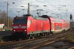 On 14 February 2022 DB Regio 146 122 hauls an RE3 into Duisburg Hbf.