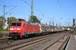 Un tren de carga mixta con la 152 067 pasa por Neuwied el 30 de abril de 2026.