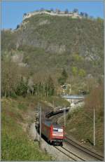 The DB 152 036-0 by Singen. In the background the Hohentwiel. 
07.04.2011