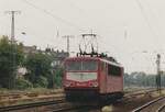 Solo rit voor DB Cargo 155 010 die op 13 april 2000 door Köln West rijdt. Na twee decennia dienst in de DDR en 15 jaar door heel Duitsland, zijn de Class 155 nu verdwenen uit de rangen van DB Cargo.