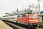 DB 181 220 quits Saarbrcken Hbf on 20 May 2004.