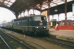 Strassbourg Gare Centrale. DB 181 210 with SNCF UCI-stock has enterd from Offenburg on 31 July 1999. Sadly, the once beautiful station facade has been ruined into a kind of crashed Zeppelin. The stopping trains Offenburg<=>Strassbourg are no longer hauled by 181s.

