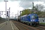 MGW 183 500 hauls a tank train through Hamburg-Harburg on 28 April 2016.