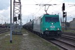 ON 28 April 2016 ITL 185 611 passes Stendal.
