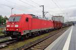 Mixed freight with 185 364 pauses at Würzburg Hbf on 14 September 2017.