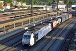 On 7 May 2018 Lokomotion 185 662 banks an intermodal service out of Kufstein. 