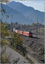The DB 185 100-5 and two 193 (Vetrom) wiht a Cargo Train in Domodossola. 

28.10.2021
