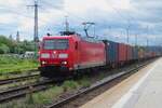 On 27 May 2022 DB Cargo 185 190 hauls a container train through Regensburg Hbf.