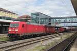 DB Cargo 185 302 hauls a mixed freight through Regensburg Hbf on 27 May 2022.