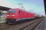 On 7 June 2019 DBC 185 308 hauls a mixed freight through Bonn-Beuell.