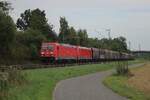On 8 August 2025 DB Cargo 185 206 hauls a steel train through Kaarst-Broicherseite.