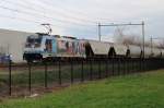 On 16 December 2013 RTB 186 110 in advertising livery passes Wijchen with a cereals train bound for Oss.

