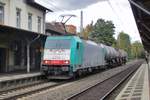 CoBRa 2818 with three tank wagons passes through Bonn-Beuel on 4 October 2017.