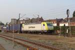 Captrain 186 155 quits Venlo on 22 August 2018. 