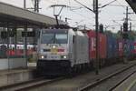 Interloper: on 20 May 2023 Lineas 186 291 waves the Belgian flag whilst hauling a container train through Linz Hbf in Austria.