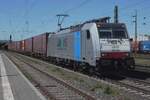 Lineas 186 504 hauls a completely full south bound ECS container train through Neuwied on 30 April 2026.