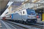 The Railpool 187 009-6 (91 80 4618 009-6 D-Rpool) with a test-train for the Laaeffrs 560.4 (25 80 4382 302-4Ten D-ATG) in the middle of the train in Lausanne.