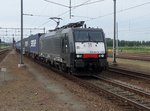 MRCE 189 994 hauls a SamSkip train through Lage Zwaluwe on 9 July 2016.