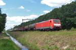 DB 189 072 hauls a mixed freight through Tilburg on 10 June 2017.