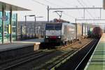 SBBCI 189 996 thunders through Tilburg-Reeshof on 5 November 2020, THREE seconds before she was covered by a passing train from my back...