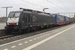 MRCE 189 280 hauls the LKW-intermodal through Blerick on the increasingly grey afternoon of 25 November 2020.