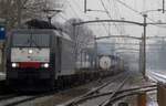 In una nebbiosa giornata del 24 gennaio 2019, la SBBCI 189 282 si ferma a Tilburg-Universiteit, impedendo al treno in sosta sullo sfondo di effettuare una fermata adeguata...