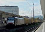 E 189 286 is hauling a freight train through the main station of Koblenz on September 10th, 2010.