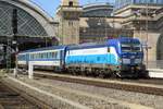 ELL/CD 193 292 takes over an EC from a DB 101 at Dresden Hbf on 8 April 2018. 