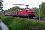 DB Cargo 193 333 hauls a block train through Tilburg Oude warande on 8 May 2020.