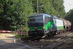 RTB Cargo 193 727 has just crossed the German-Dutch border on 27 August 2020 at Venlo Bovenste Molen, hauling an oil train.