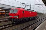 On a rainy 15 November 2020 DBC 193 304 halts at 's-Hertogenbosch.