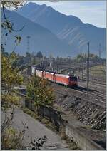 The DB 185 100-5 and two 193 (Vetrom) wiht a Cargo Train in Domodossola. 

28.10.2021
