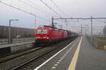 Double Vectron haulage of coal trains is a rarity in the Netherlands, for in the past, Vectrons turned out to be too light to generate enough adhesion to pull these heavy trains.