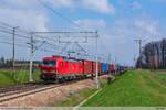 18.04.2021 | Krzewie - Vectron (193 384) enter the station from the side of Kutno.