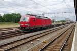 DBC 193 325 hauls a freight through Nijmegen on 15 July 2022.