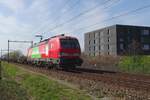 On 5 April 2023 DBC 193 301 declares herself green whilst hauling a freight train near Tilburg-Reeshof.