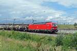 On 5 July 2020 DBC 193 302 hauls a tank train through Valburg on the Betuwe Route freight artery.