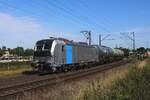 RFO 193 902 hauls a tank train through Venlo Vierpaardjes into Germany on 7 August 2025.