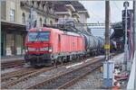 The (ex DB) WRS 193 302 (91 80 6193 302-7 D-WRSCH) is standing in Lausanne with a long train of tank cars before continuing its journey. According to the markings, the locomotive is approved for operation in Germany, Austria, Switzerland, Italy, the Netherlands, and Belgium, although the voltage ratings listed in practically the same location are unclear to me: 3000 V, 1500 V, 1500 V 50 Hz, and 1000 V 16.7 Hz. Unfortunately, the locomotive and its train were positioned very awkwardly for photography, mainly due to the length of the train. Photo location: Platform 4, the railing of which can be seen on the right of the image. January 5, 2026