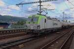 On the evening of 9 June 2022 Captrain 193 895 hauls a tank train through Deçin hl.n. towards Germany.