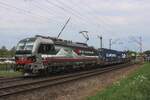 Op 2 mei 2025 trekt SBBCI X-Load 193 460 het omgeleide GTS Novara intermodale goederentrein door Venlo Vierpaardjes naar Duitsland.