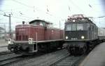 118 016-5 (old, original lamps) and 290 364-9 at Ulm, October 16th, 1982.