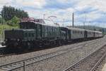 E94 088 stands at the rear end of a special train to Ulm in Amstettem (W�rttemberg) during the 50th anniversary of the UEF.