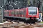 On 27 April 2018 DB 422 529 is about to cross the Hohenzollern-Bridge at Köln.