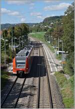 The DB ET 426 014-7 onthe way from Schaffhausen to Singen by his stop in Bietingen.