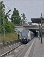 The DB 430 716 arrives as S 2 of the Stuttgart S-Bahn at the Echterdingen stop.

July 8, 2026