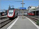 While in Lausanne in the background on track 1 an SBB Re 460 with its IR 15 is waiting to depart for Lucerne, on track 4 an SBB Twindexx as IC1 to Geneva is ready to depart.

May 2, 2025