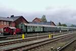 On a grey 22 September 2014, DDM's 323 871 shunts the coaches of an extra train.