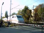 LCE 1 at Neu-Ulm, the last days of the street-rail crossing; today there is a bridge, picture at October 22nd, 2005.
