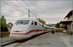 For the vistior of the TTW in Montreux runs this special ICE service from Zürich to Montreux and back via the  Train des Vigens  ligne, here in Chexbres.

Analog picture / Oktober 1995